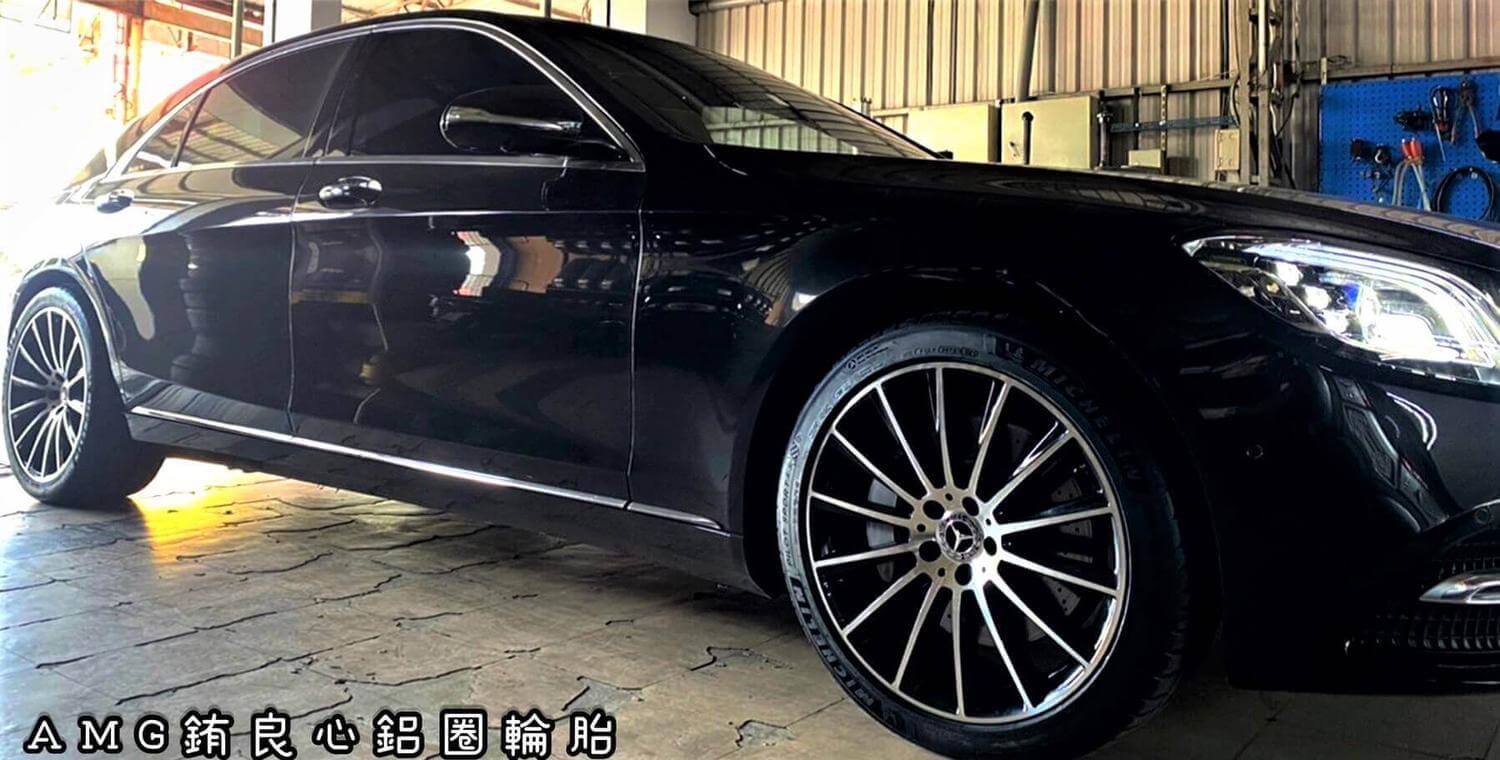 W222車主升級正AMG原廠20吋前後配夜色大框胎的第2張圖片