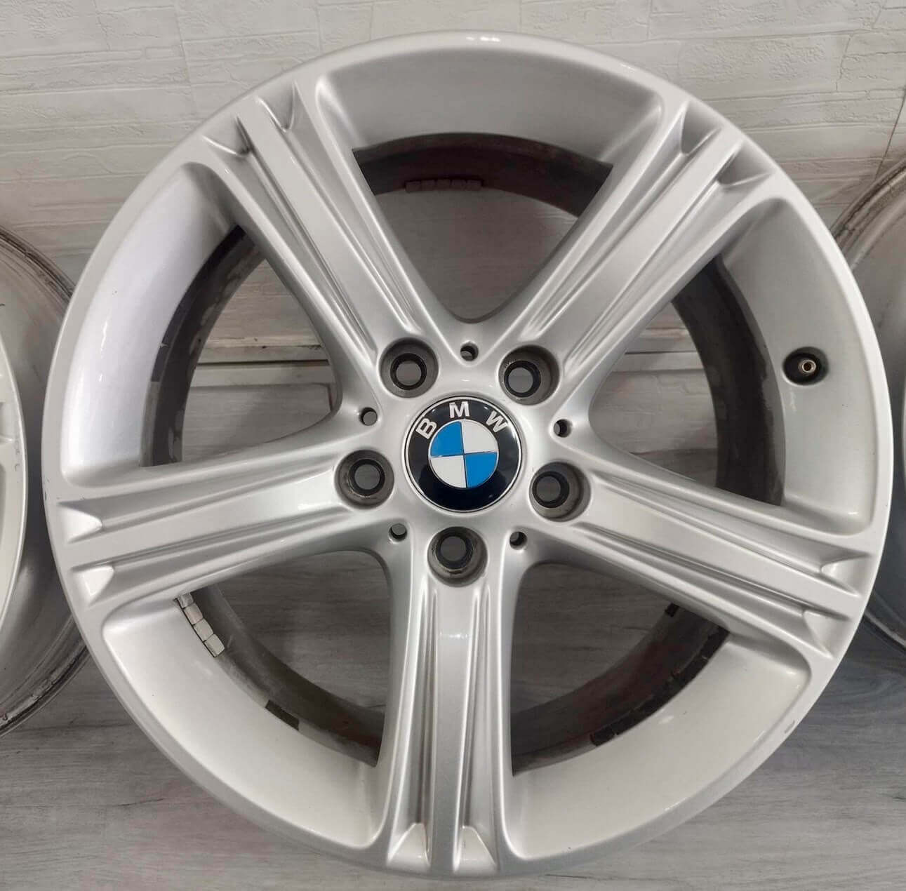 ✨BMW F30原廠17中古福利框的第3張圖片