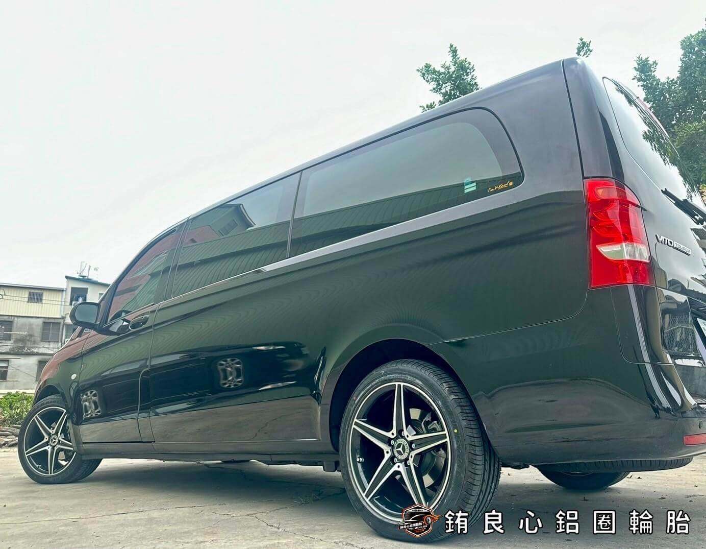 Benz Vito車主升級更換原廠夜色W205派大星18大框一套的第4張圖片