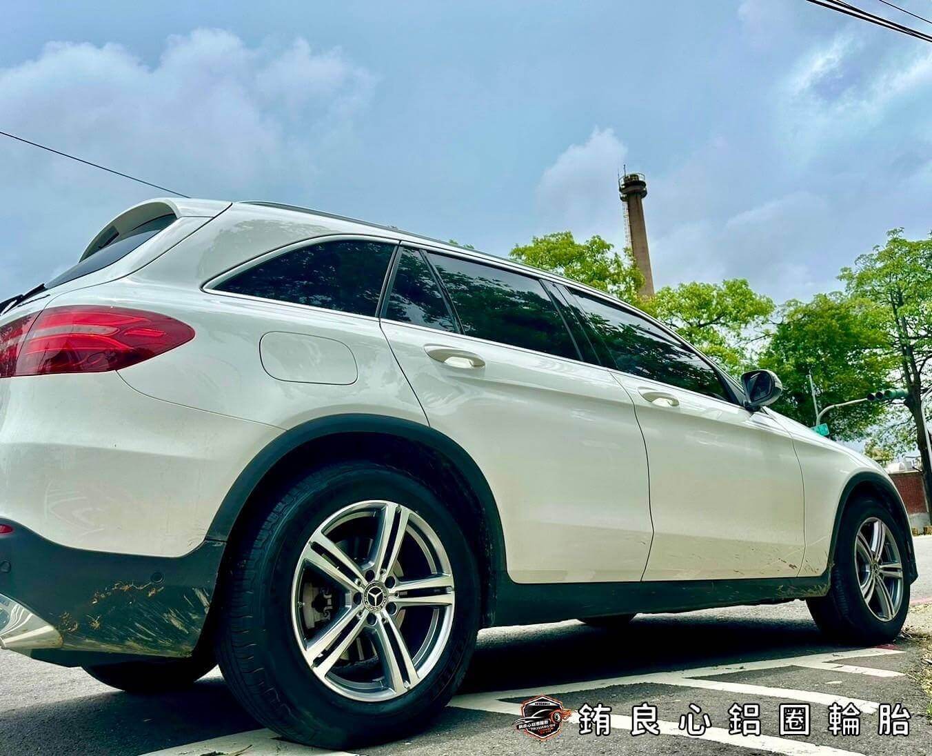 恭喜Benz GLC 220d車主升級更換GLC200原廠Amg18大框一套的第3張圖片