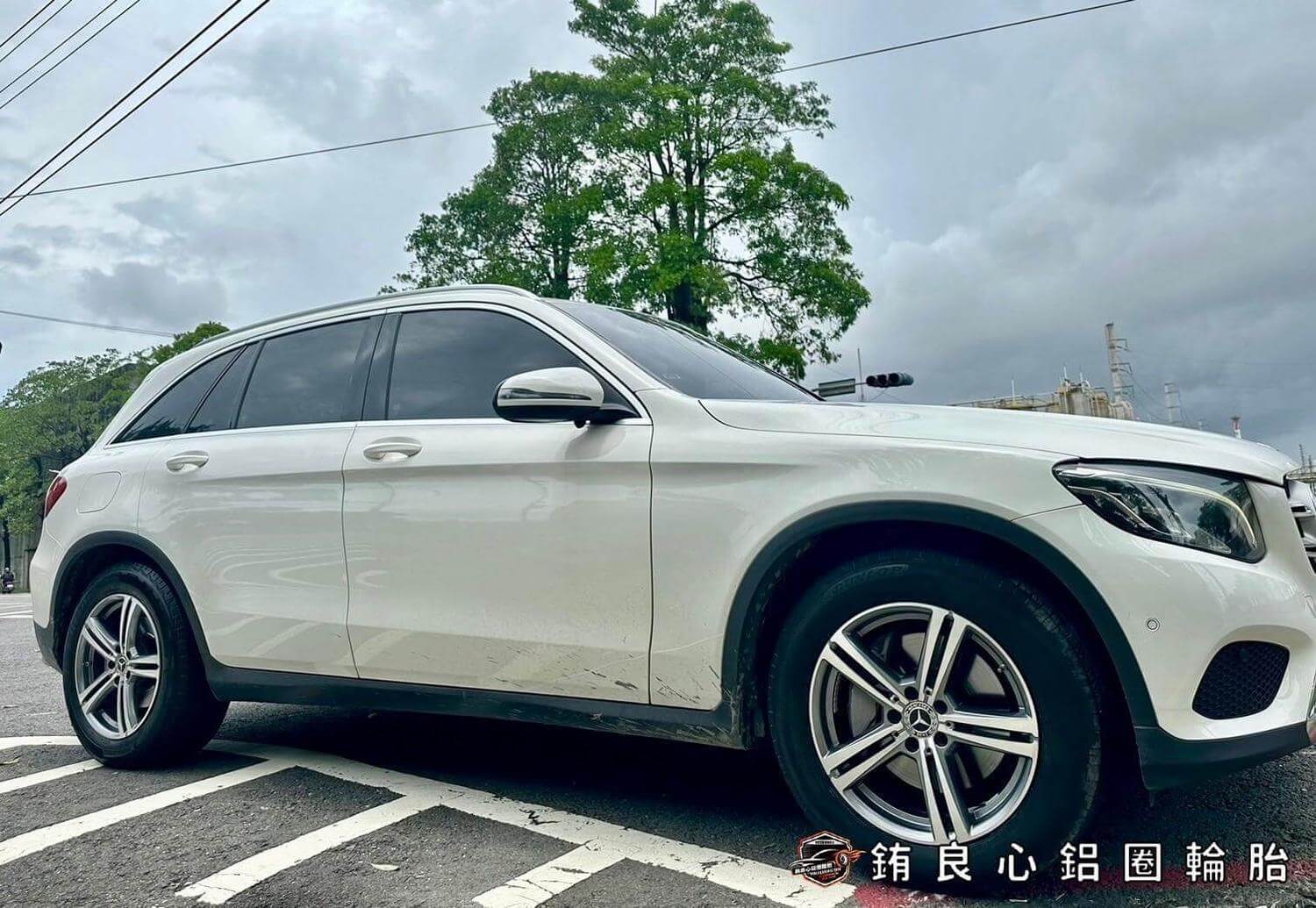 恭喜Benz GLC 220d車主升級更換GLC200原廠Amg18大框一套的第4張圖片