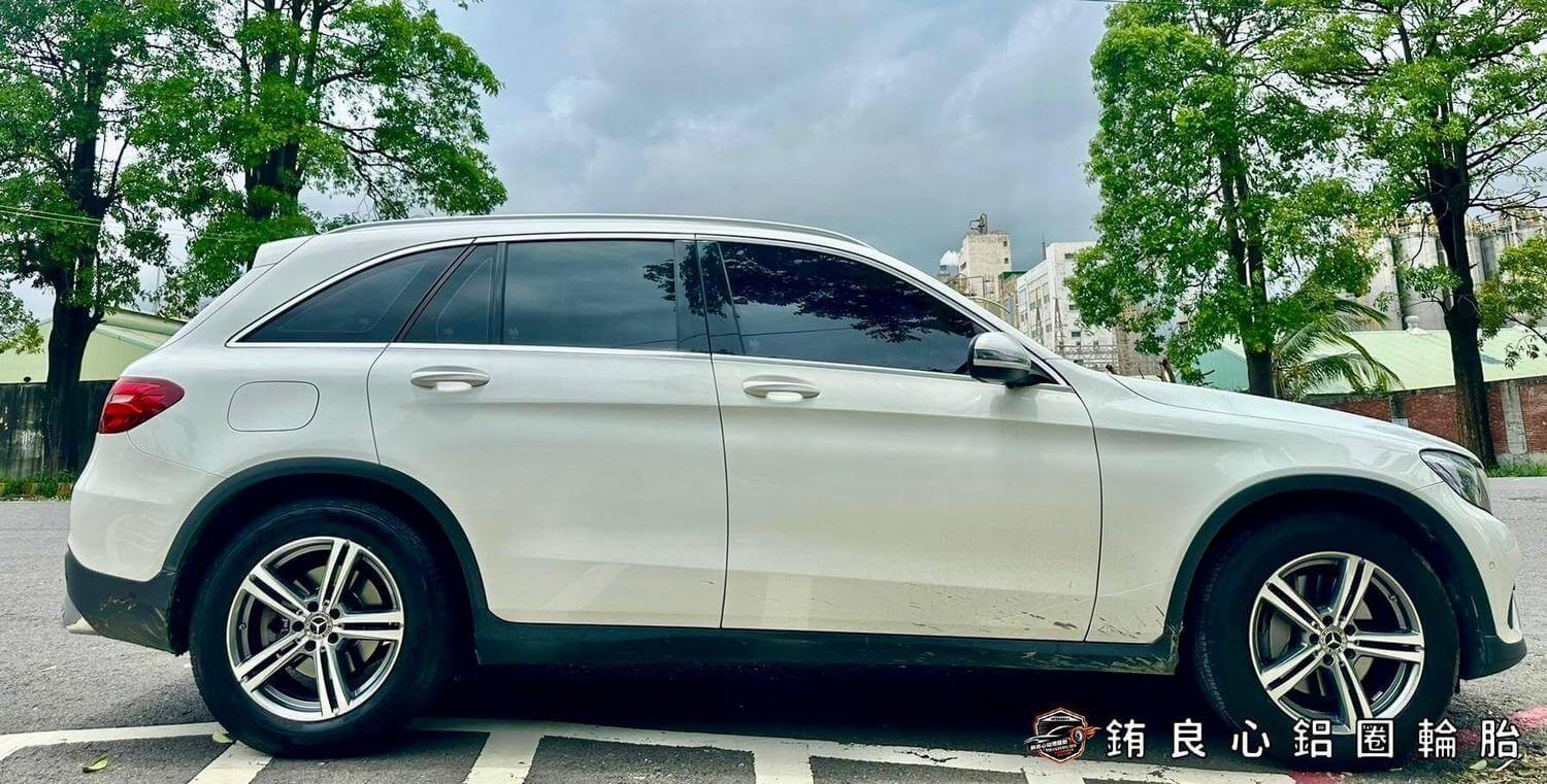 恭喜Benz GLC 220d車主升級更換GLC200原廠Amg18大框一套的第5張圖片