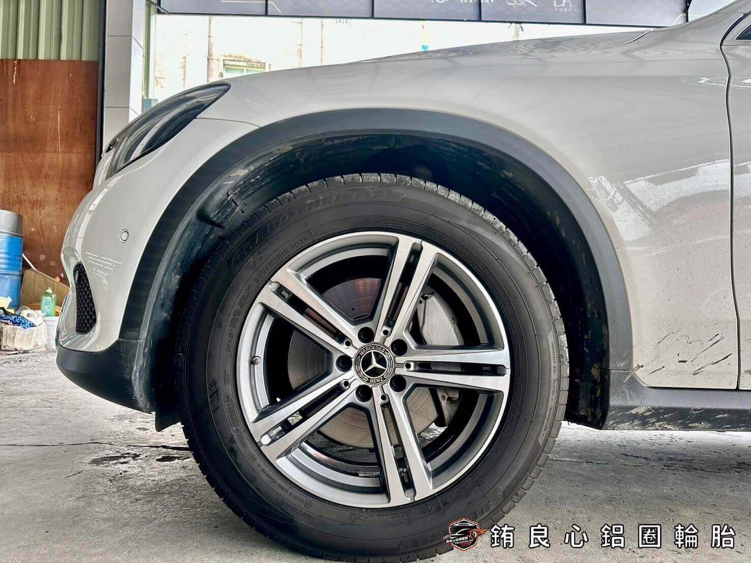 恭喜Benz GLC 220d車主升級更換GLC200原廠Amg18大框一套的第7張圖片