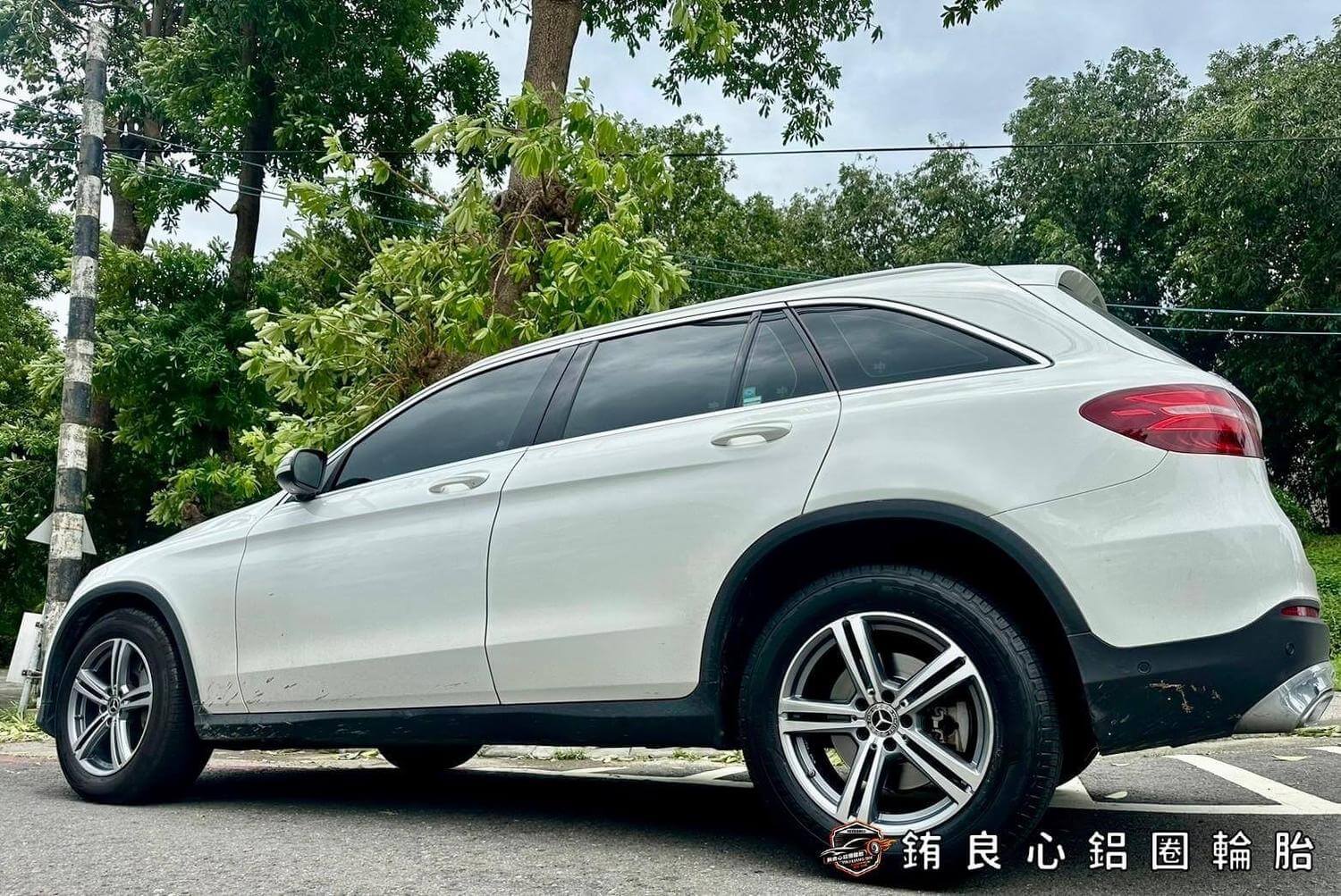 恭喜Benz GLC 220d車主升級更換GLC200原廠Amg18大框一套的第8張圖片