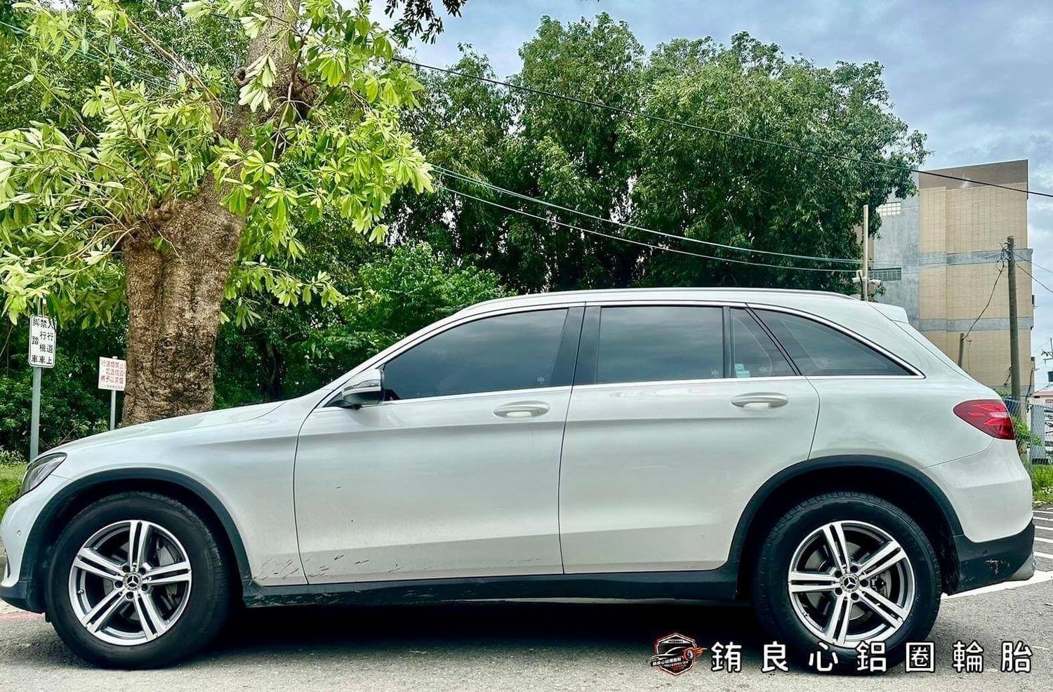 恭喜Benz GLC 220d車主升級更換GLC200原廠Amg18大框一套的第9張圖片