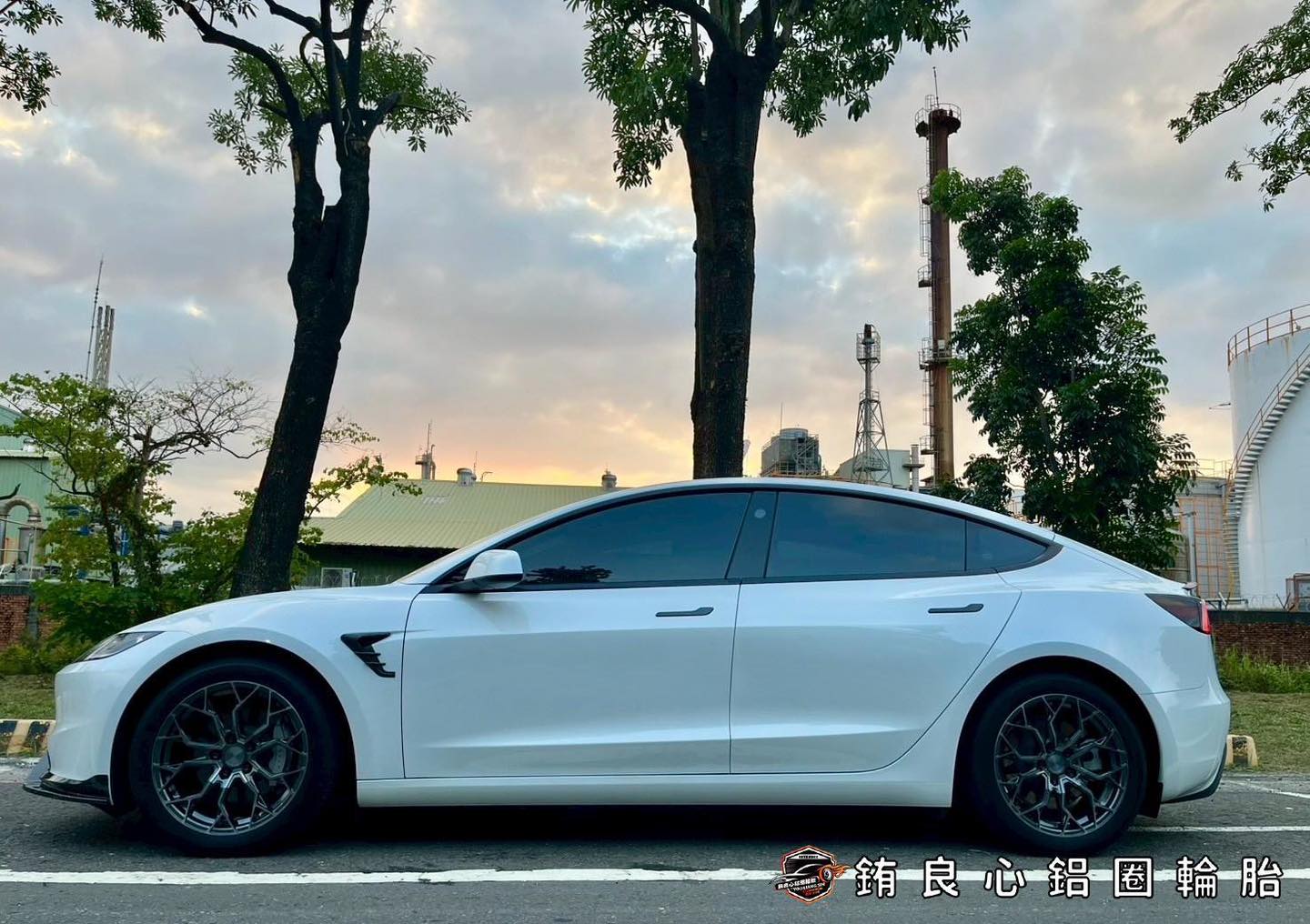 ✨STANCE SF10 x 18吋 x Tesla Model 3的第5張圖片