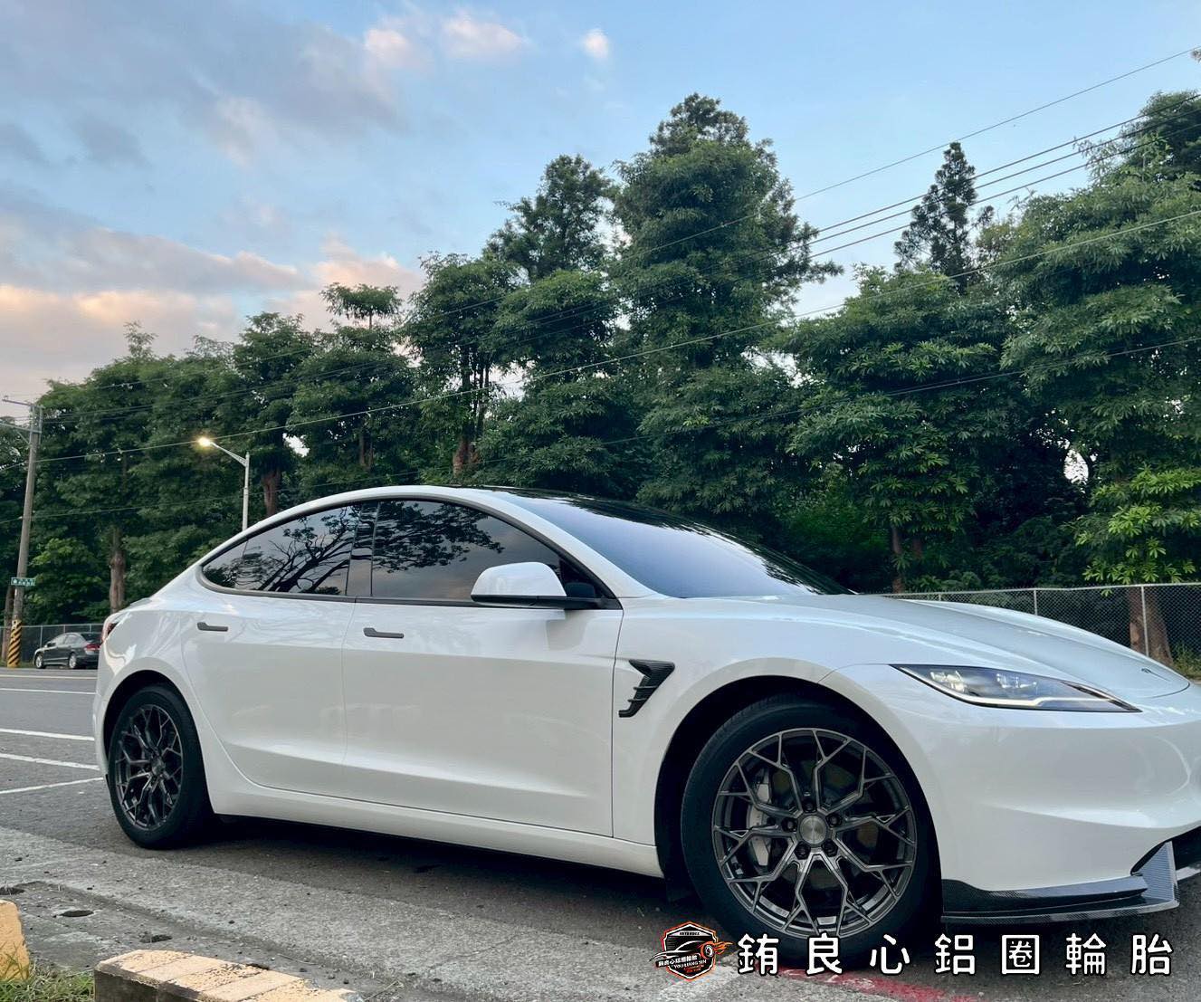 ✨STANCE SF10 x 18吋 x Tesla Model 3的第6張圖片